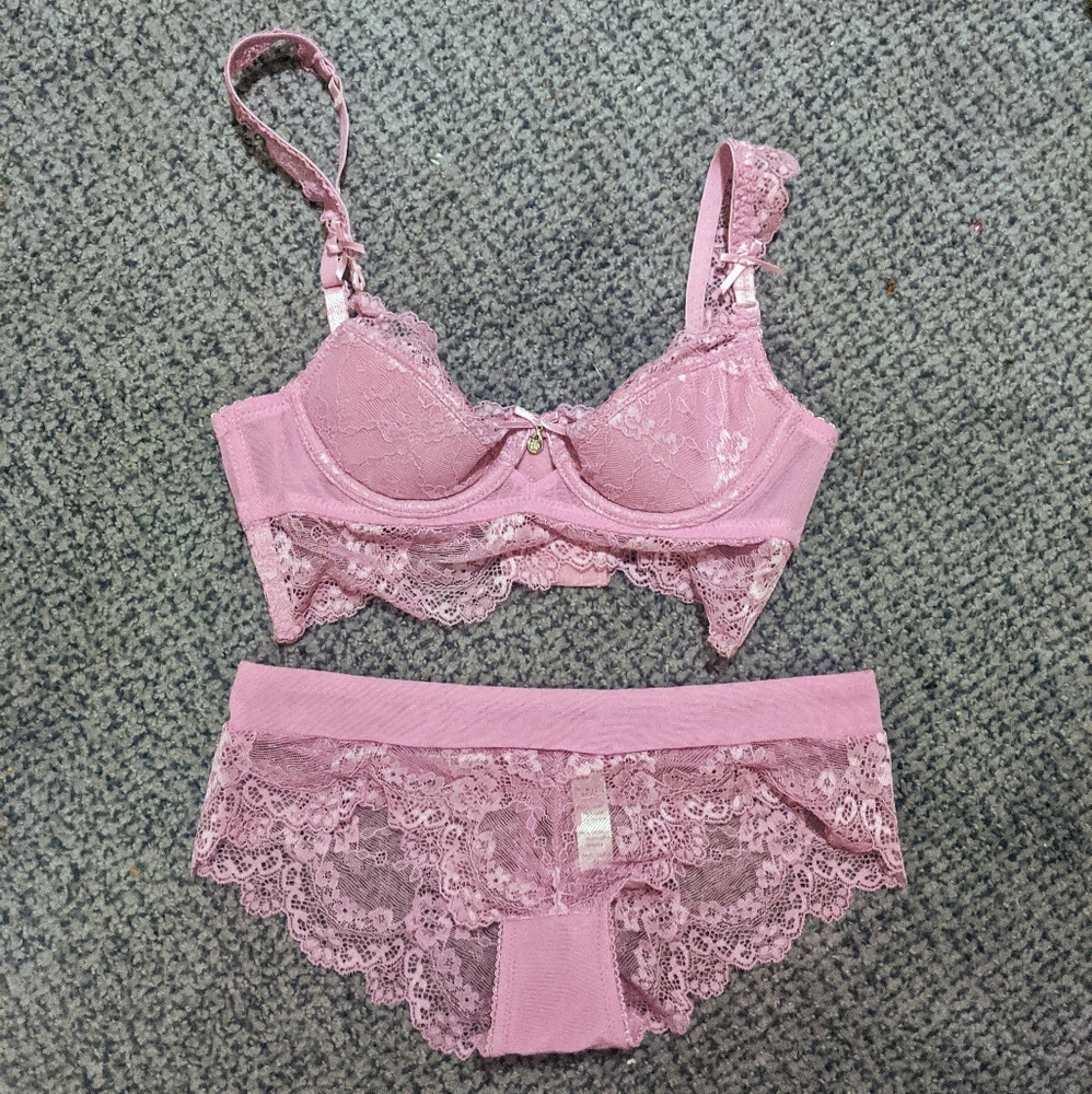 Lace bra and panty set